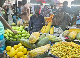 যুদ্ধের অজুহাতে ফের চড়া ফলের বাজার, বাড়ছে দেশি-বিদেশি ফলের দাম